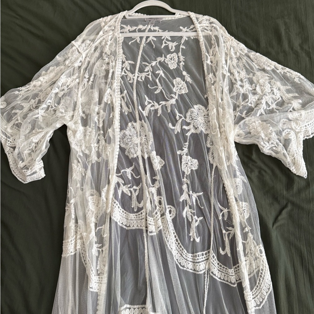 Elegant White Lace Kimono Robe